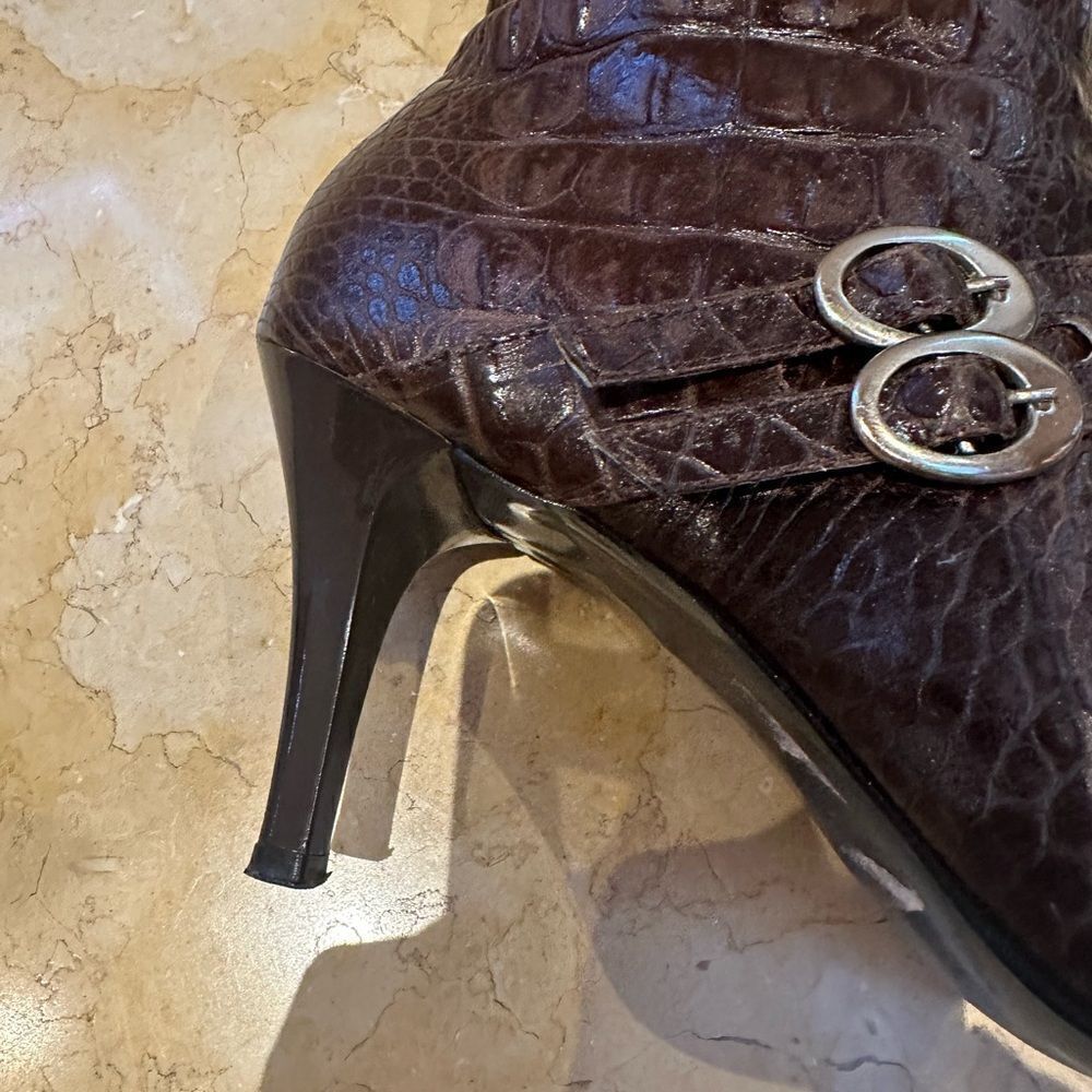 Elegant Brown Heeled Boots - Picture 5 of 14
